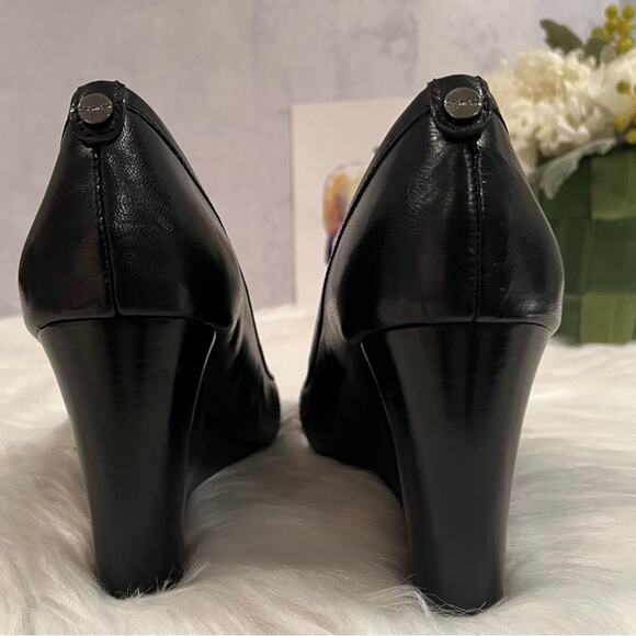 NEW Calvin Klein Wedge Flare Leather Peep Toe Pumps Black Size 6 NWOT - Picture 5 of 15